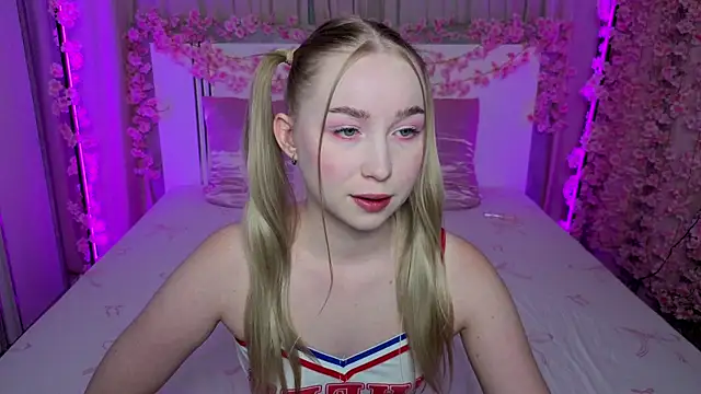 Snapshot of LilyStarlight chatting on June 26, 2026, 3:45 am LilyStarlight online show from June 26, 2026, 3:45 am