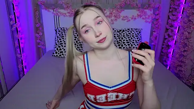 LilyStarlight online show from May 7, 2026, 4:28 am