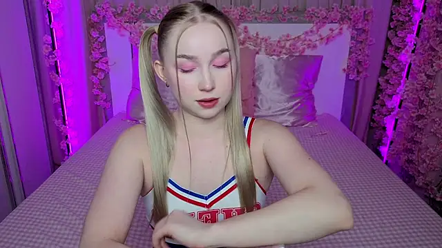 Snapshot of LilyStarlight chatting on June 20, 2026, 3:55 am LilyStarlight online show from June 20, 2026, 3:55 am