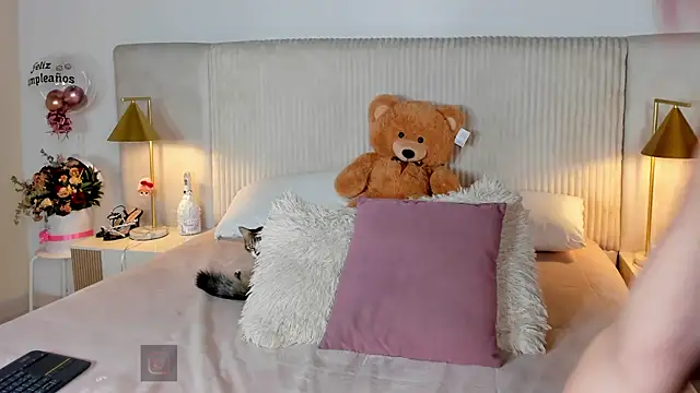 Snapshot of Marie_Castelzc chatting on September 9, 2025, 1:09 pm Marie Castelzc online show from September 9, 2025, 1:09 pm