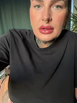 Snapshot of InkedBiitch chatting on May 9, 2026, 4:38 am InkedBiitch online show from May 9, 2026, 4:38 am