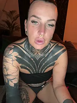 Snapshot of InkedBiitch chatting on May 6, 2026, 4:05 am InkedBiitch online show from May 6, 2026, 4:05 am
