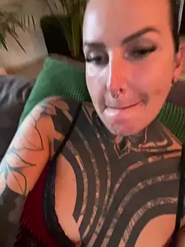 Snapshot of InkedBiitch chatting on May 7, 2026, 4:50 am InkedBiitch online show from May 7, 2026, 4:50 am
