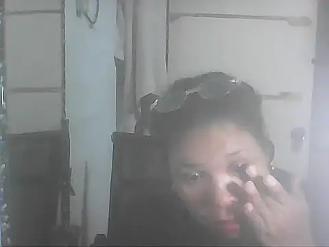 Snapshot of hotwet_mama4uxx chatting on October 3, 2025, 6:37 am hotwet mama4uxx online show from October 3, 2025, 6:37 am