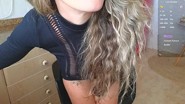 Snapshot of Lunamix chatting on February 13, 2025, 11:50 am Lunamix online show from February 13, 2025, 11:50 am