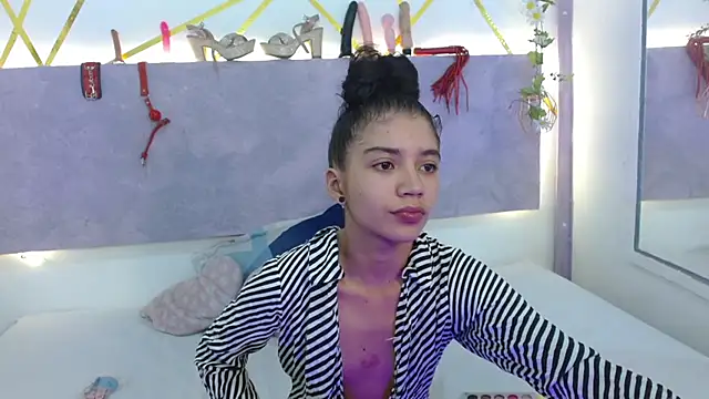 Sweetcristin online show from September 29, 2025, 1:12 am