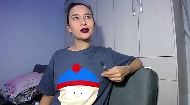 Snapshot of LisaRiveraxxx chatting on February 23, 2025, 2:40 am LisaRiveraxxx online show from February 23, 2025, 2:40 am