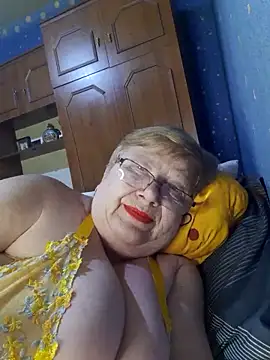 Snapshot of Lena_Gaby chatting on December 2, 2025, 8:21 pm Lena Gaby online show from December 2, 2025, 8:21 pm