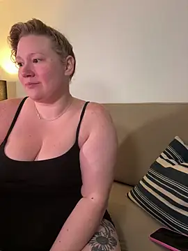 Snapshot of PiggyRose chatting on May 15, 2026, 11:03 pm PiggyRose online show from May 15, 2026, 11:03 pm