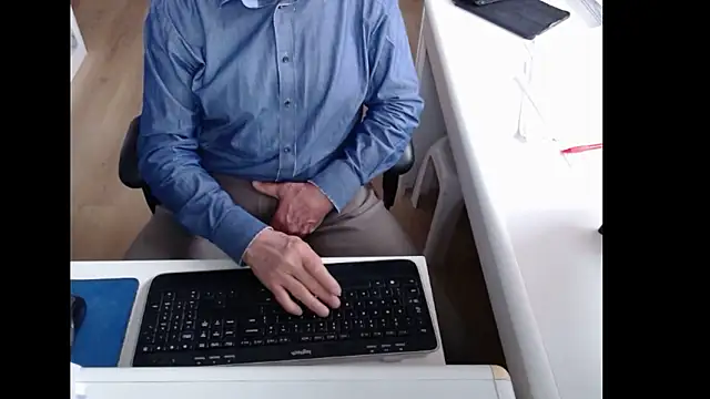 dutchpornking online show from March 13, 2026, 7:24 am