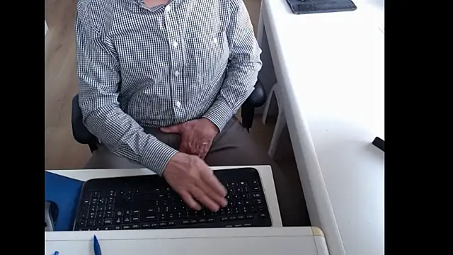 Snapshot of dutchpornking chatting on May 7, 2026, 7:01 am dutchpornking online show from May 7, 2026, 7:01 am
