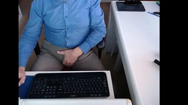 dutchpornking online show from November 27, 2025, 7:53 am