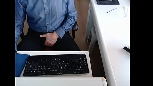 dutchpornking online show from December 15, 2025, 7:58 am