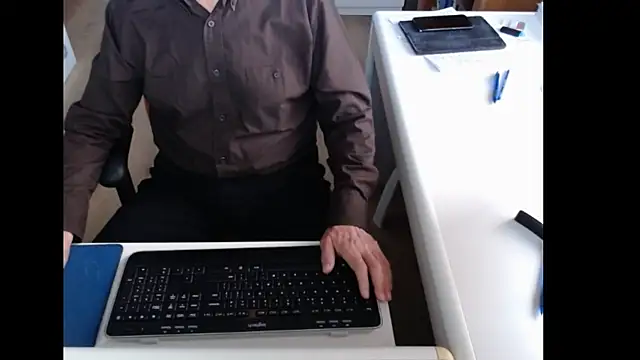 dutchpornking online show from October 27, 2025, 7:31 am