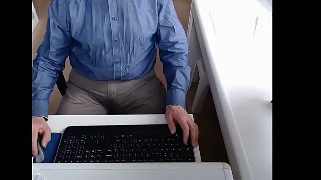 dutchpornking online show from March 11, 2026, 8:08 am