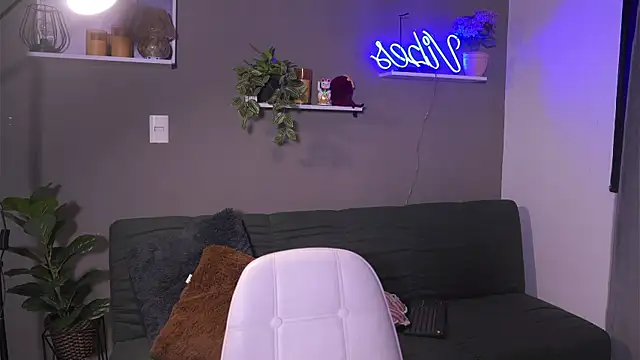 HannahEvanss online show from November 26, 2025, 6:52 pm