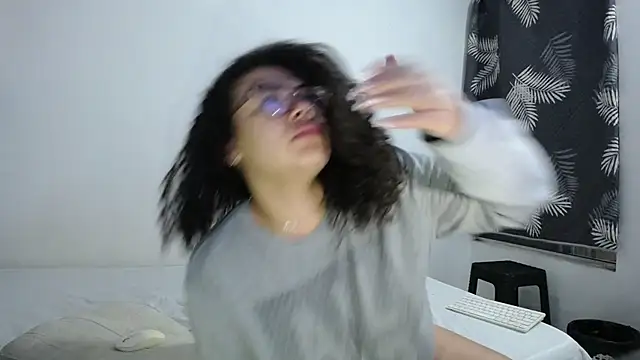 mabigomez00 online show from April 19, 2026, 9:10 am