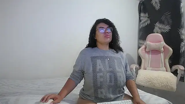 Snapshot of mabigomez00 chatting on November 3, 2025, 9:35 am mabigomez00 online show from November 3, 2025, 9:35 am