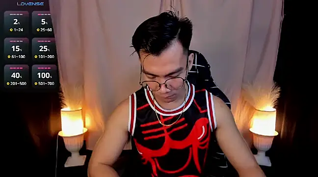 000batman000 online show from February 4, 2025, 4:05 am