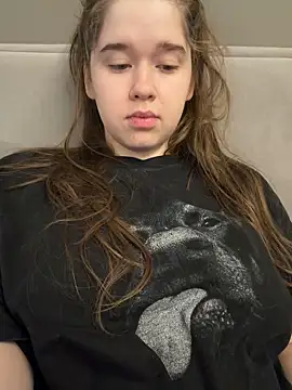 HornyGirlH online show from April 20, 2026, 6:05 am