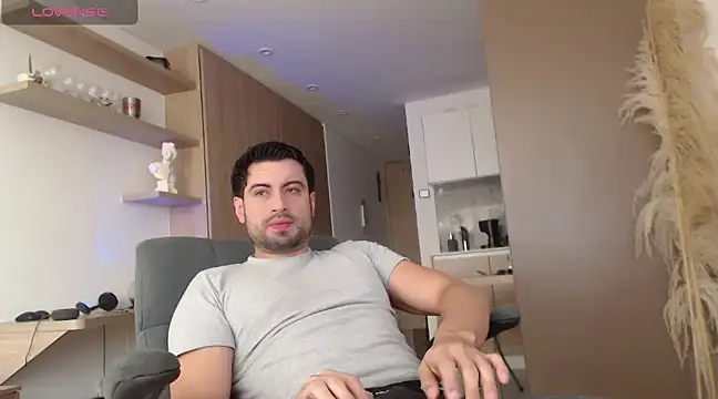 Snapshot of bradley_muscle chatting on February 23, 2025, 1:42 pm bradley muscle online show from February 23, 2025, 1:42 pm