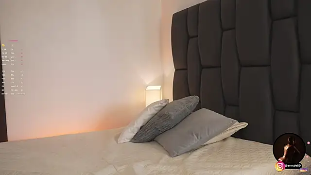 MelisaLopez  online show from September 29, 2025, 12:44 pm