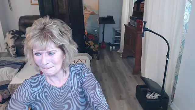 Snapshot of SindeeDix chatting on May 7, 2026, 2:09 pm SindeeDix online show from May 7, 2026, 2:09 pm