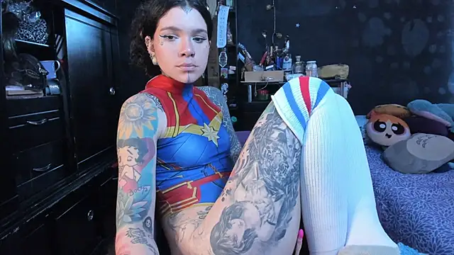 Lilmarieee online show from December 18, 2025, 2:10 pm