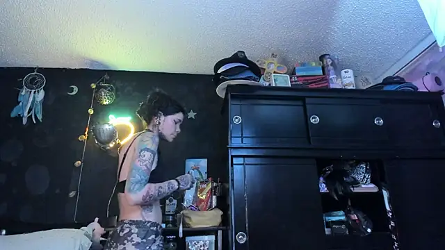 Lilmarieee online show from December 1, 2025, 9:48 pm