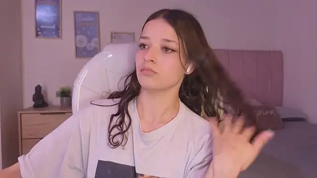 Amaia Daniells online show from November 30, 2025, 4:02 am