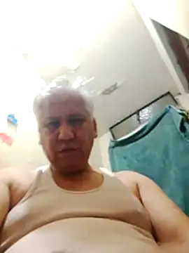 Momlover2022 online show from April 9, 2026, 6:47 pm