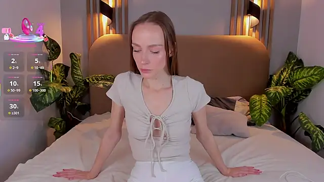 Snapshot of Kira_Quinn chatting on October 31, 2025, 7:05 am Kira Quinn online show from October 31, 2025, 7:05 am