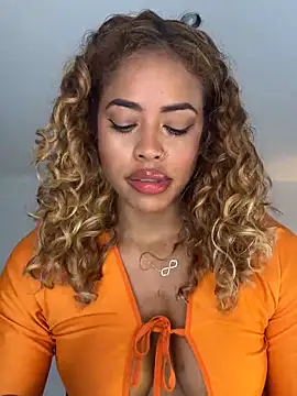 SarahCinnamon- online show from March 29, 2026, 6:42 pm