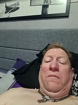 tomtom111111 online show from December 14, 2025, 10:32 am