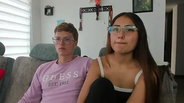 A sexy couple   online show from September 22, 2025, 6:03 pm