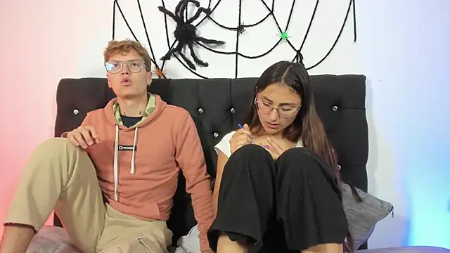 A sexy couple   online show from October 12, 2025, 11:39 pm