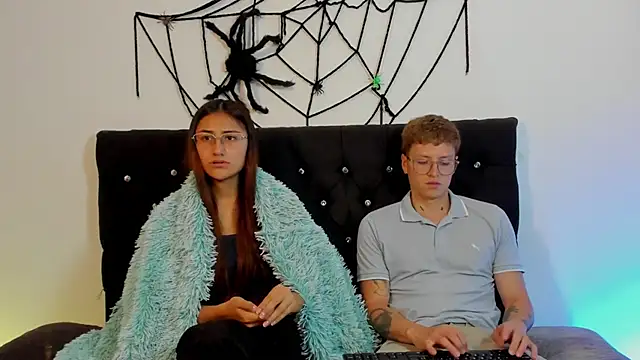 A sexy couple   online show from October 30, 2025, 8:17 pm