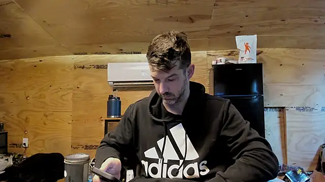 Snapshot of Kenny_Kyle chatting on December 2, 2025, 2:52 pm Kenny Kyle online show from December 2, 2025, 2:52 pm