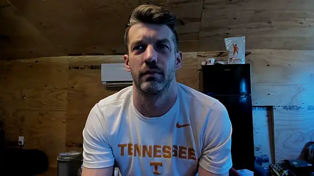 Snapshot of Kenny_Kyle chatting on December 14, 2025, 8:14 pm Kenny Kyle online show from December 14, 2025, 8:14 pm