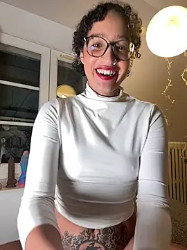 Snapshot of Lauyako chatting on February 6, 2025, 7:29 pm Lauyako online show from February 6, 2025, 7:29 pm