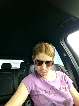 Geile-Luna online show from April 17, 2026, 1:47 pm