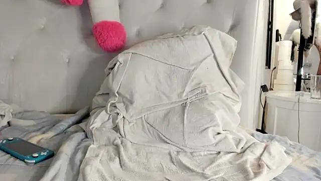 Burlesque XlX online show from September 12, 2025, 5:18 am