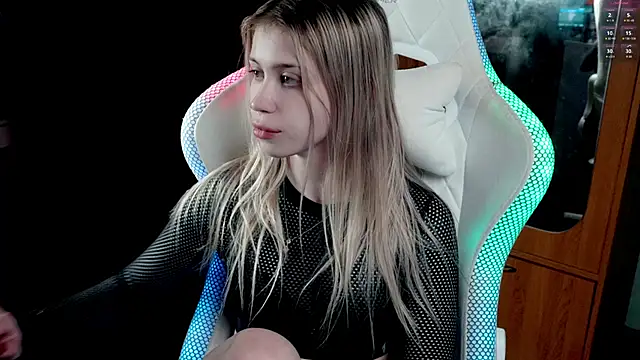 ho1yho1e online show from December 5, 2025, 7:12 pm