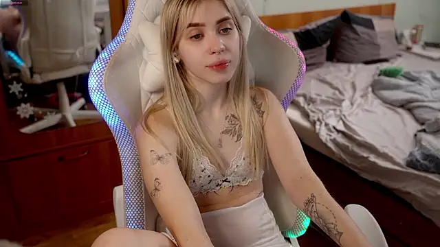 ho1yho1e online show from February 13, 2026, 6:52 pm