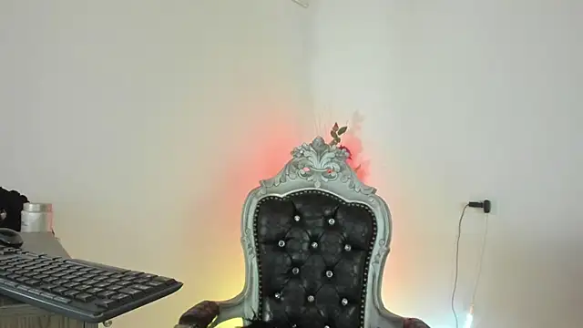 Snapshot of Hela_wet chatting on February 5, 2025, 1:15 am Hela wet online show from February 5, 2025, 1:15 am