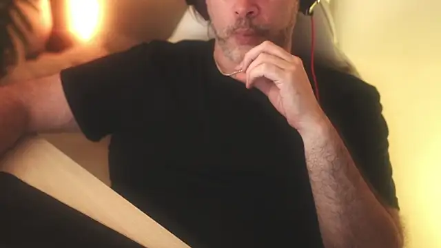 Snapshot of Sanders_White chatting on March 4, 2025, 7:08 am Sanders White online show from March 4, 2025, 7:08 am