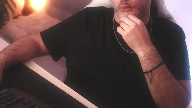 Snapshot of Sanders_White chatting on March 3, 2025, 6:31 am Sanders White online show from March 3, 2025, 6:31 am