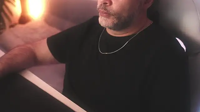 Snapshot of Sanders_White chatting on March 3, 2025, 9:34 am Sanders White online show from March 3, 2025, 9:34 am