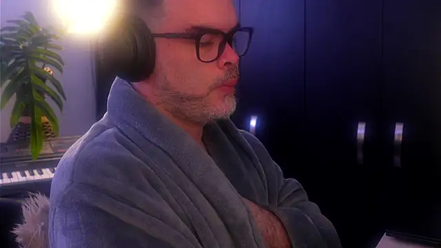 Snapshot of Sanders_White chatting on September 15, 2025, 1:44 pm Sanders White online show from September 15, 2025, 1:44 pm