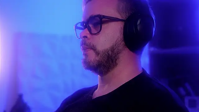 Snapshot of Sanders_White chatting on December 18, 2025, 4:28 am Sanders White online show from December 18, 2025, 4:28 am